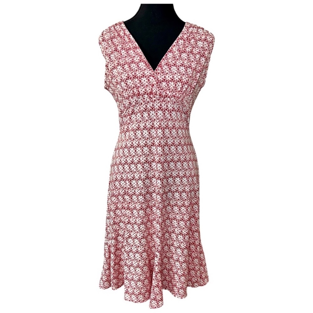 Old Navy Floral Dress, Red, White, V-Neck, Size Small, Stretchy Comfortable Flow